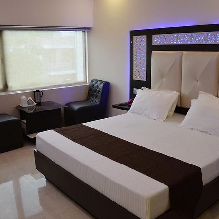 โฮเต็ล รอยัล พาร์ค 22 Hotel จัณฑีครห์ ภายนอก รูปภาพ