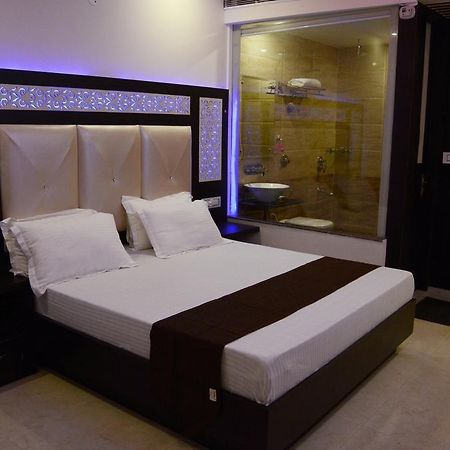 โฮเต็ล รอยัล พาร์ค 22 Hotel จัณฑีครห์ ภายนอก รูปภาพ