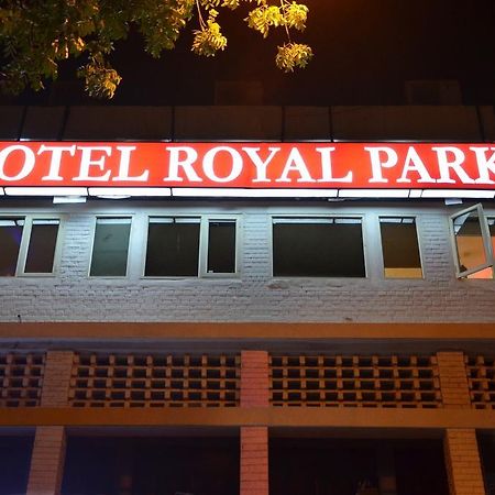 โฮเต็ล รอยัล พาร์ค 22 Hotel จัณฑีครห์ ภายนอก รูปภาพ