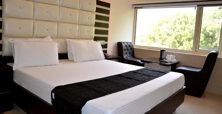 โฮเต็ล รอยัล พาร์ค 22 Hotel จัณฑีครห์ ภายนอก รูปภาพ