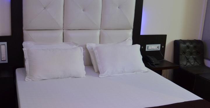 โฮเต็ล รอยัล พาร์ค 22 Hotel จัณฑีครห์ ภายนอก รูปภาพ