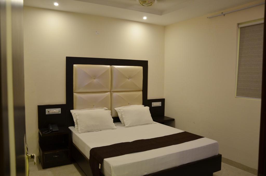 โฮเต็ล รอยัล พาร์ค 22 Hotel จัณฑีครห์ ภายนอก รูปภาพ
