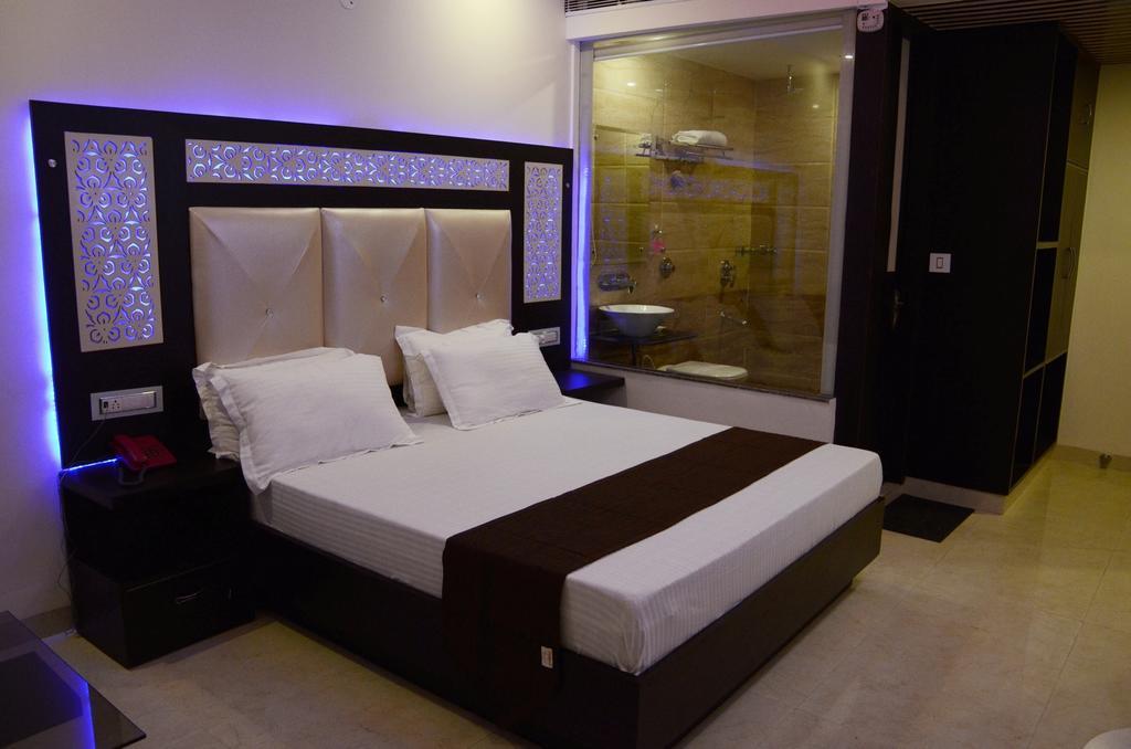 โฮเต็ล รอยัล พาร์ค 22 Hotel จัณฑีครห์ ภายนอก รูปภาพ