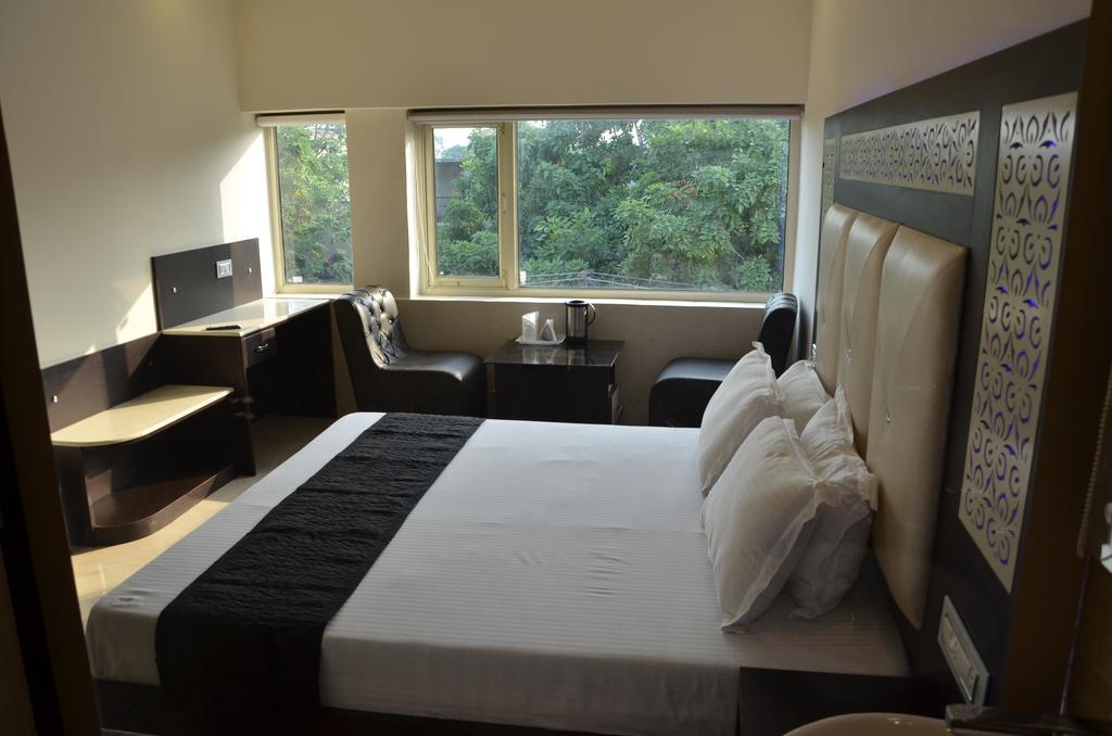 โฮเต็ล รอยัล พาร์ค 22 Hotel จัณฑีครห์ ภายนอก รูปภาพ