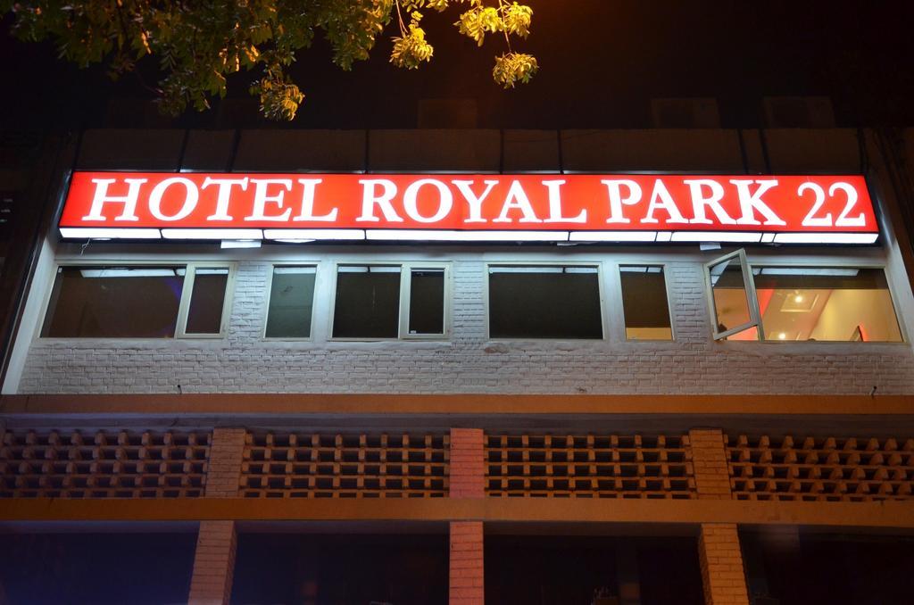 โฮเต็ล รอยัล พาร์ค 22 Hotel จัณฑีครห์ ภายนอก รูปภาพ