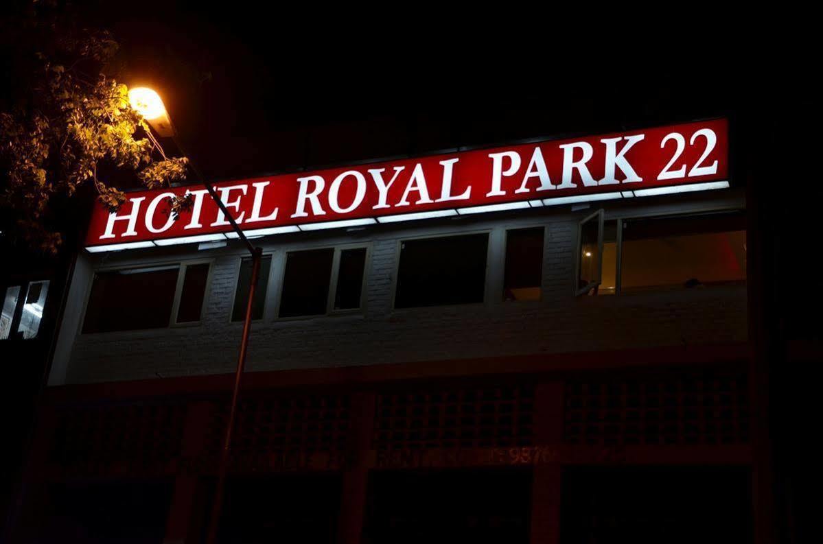โฮเต็ล รอยัล พาร์ค 22 Hotel จัณฑีครห์ ภายนอก รูปภาพ