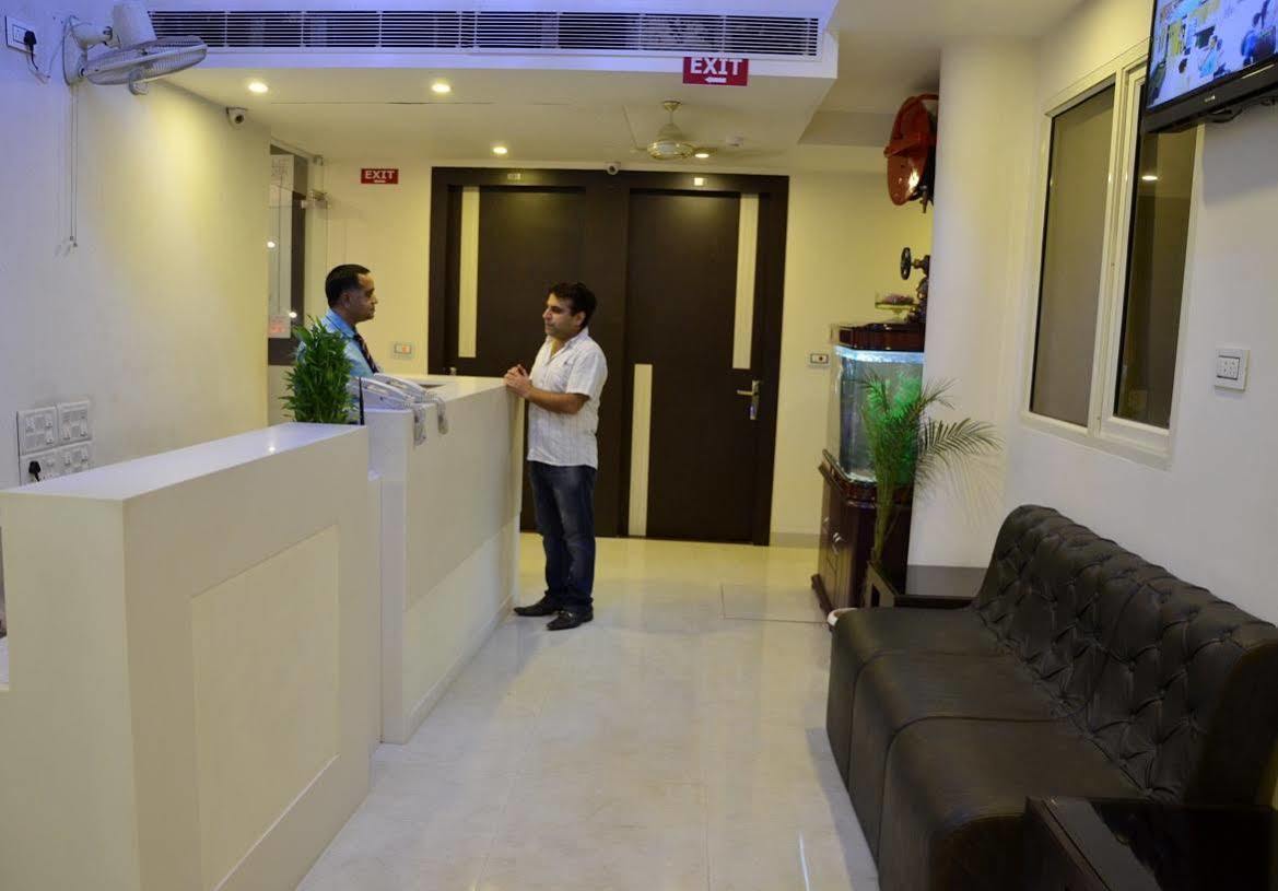 โฮเต็ล รอยัล พาร์ค 22 Hotel จัณฑีครห์ ภายนอก รูปภาพ