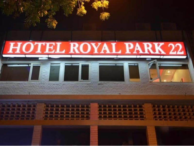 โฮเต็ล รอยัล พาร์ค 22 Hotel จัณฑีครห์ ภายนอก รูปภาพ