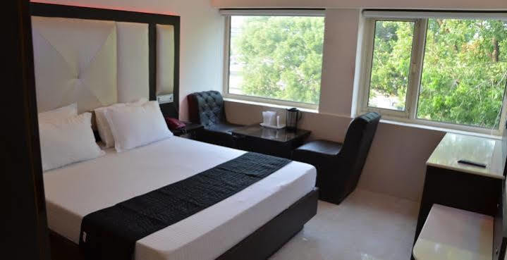 โฮเต็ล รอยัล พาร์ค 22 Hotel จัณฑีครห์ ภายนอก รูปภาพ